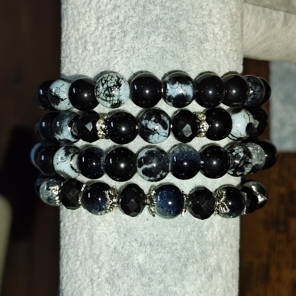 ❌SOLD❌ Bundle of 4 Glass Bead Bracelets - Picture 3 of 13